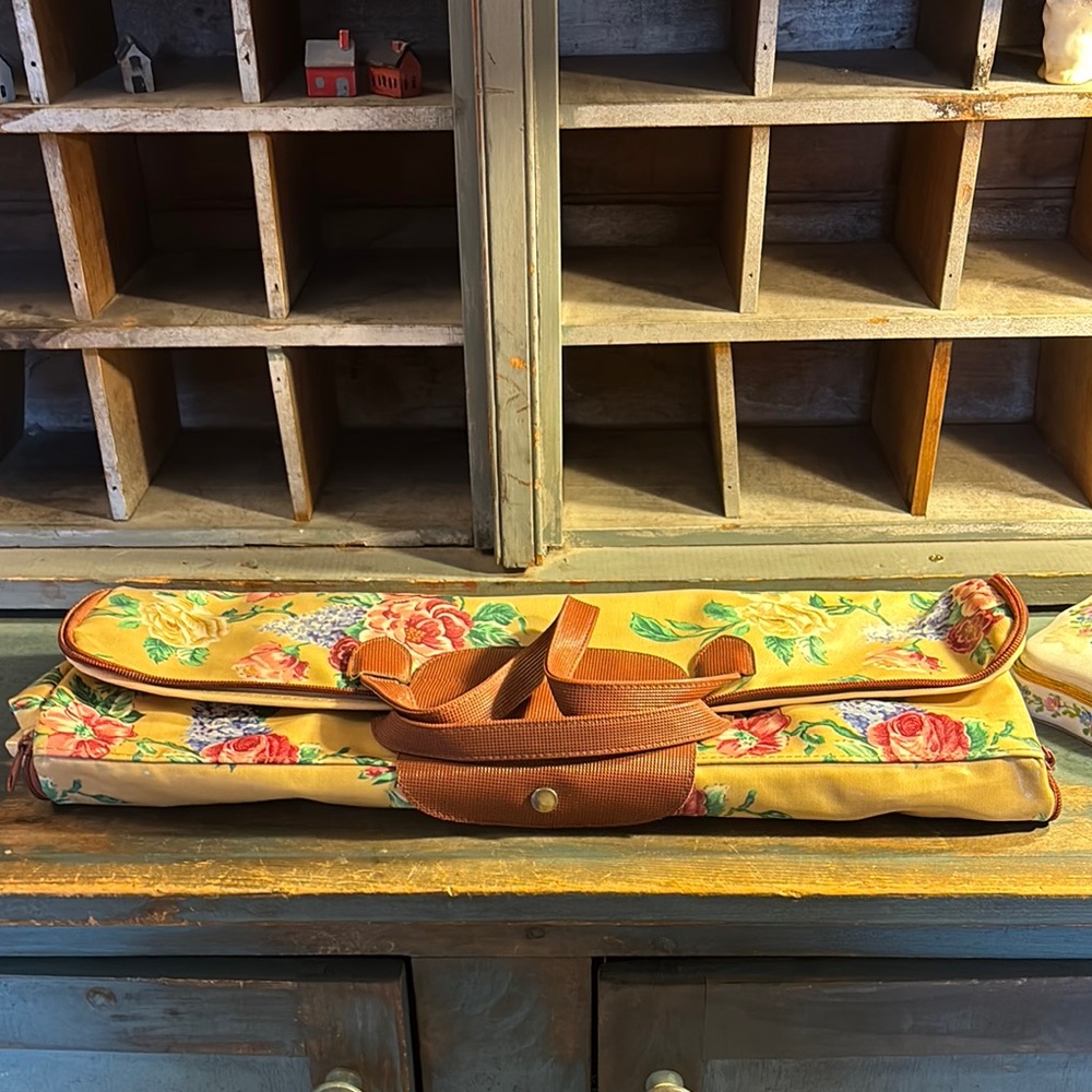 Vintage expandable Floral Patterned Carrying Case